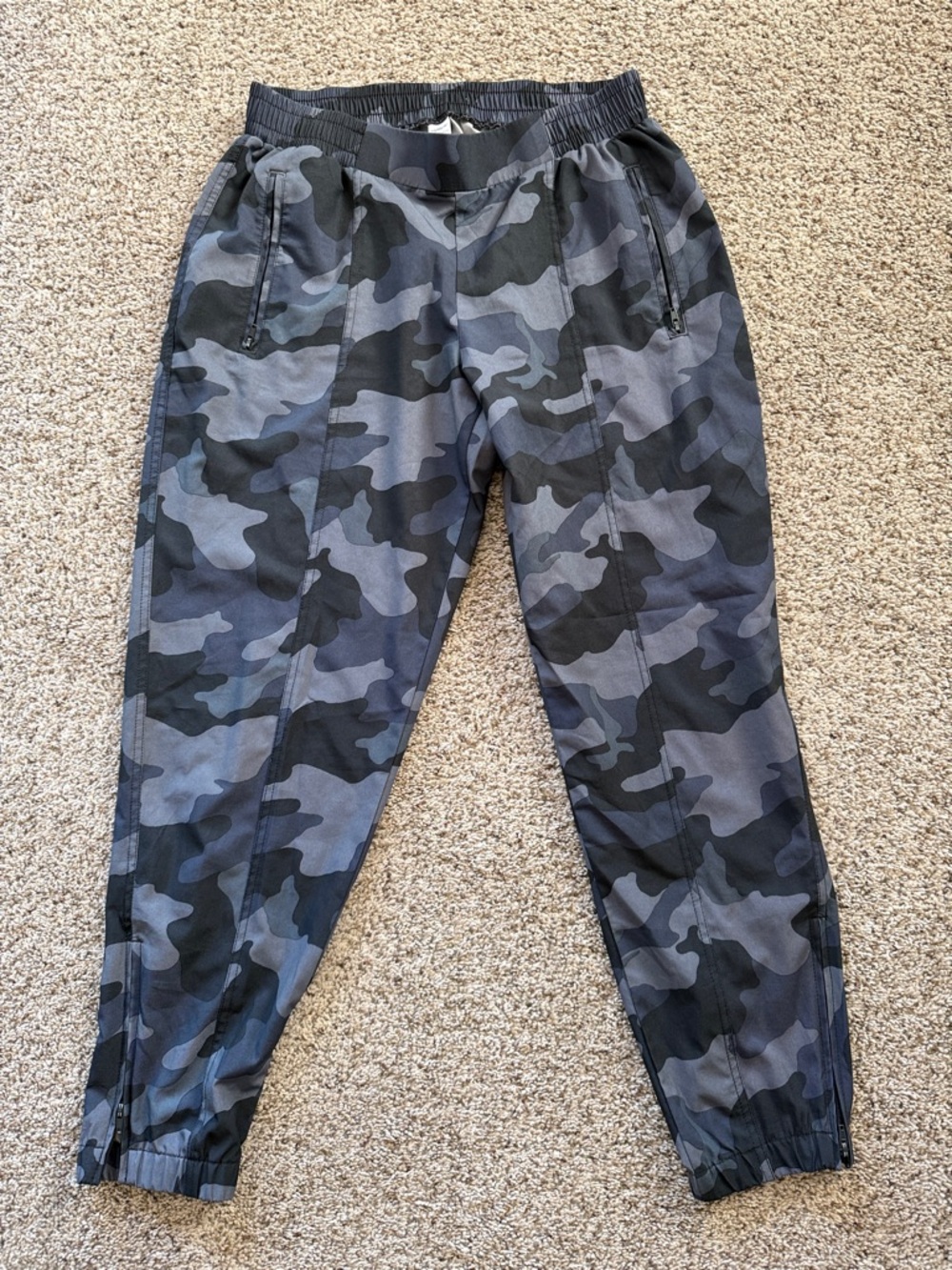 Old Navy Women's Gray & Black Camo Jogger Track Pants